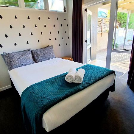 Bumbles Backpackers Hostel ควีนส์ทาวน์ ภายนอก รูปภาพ