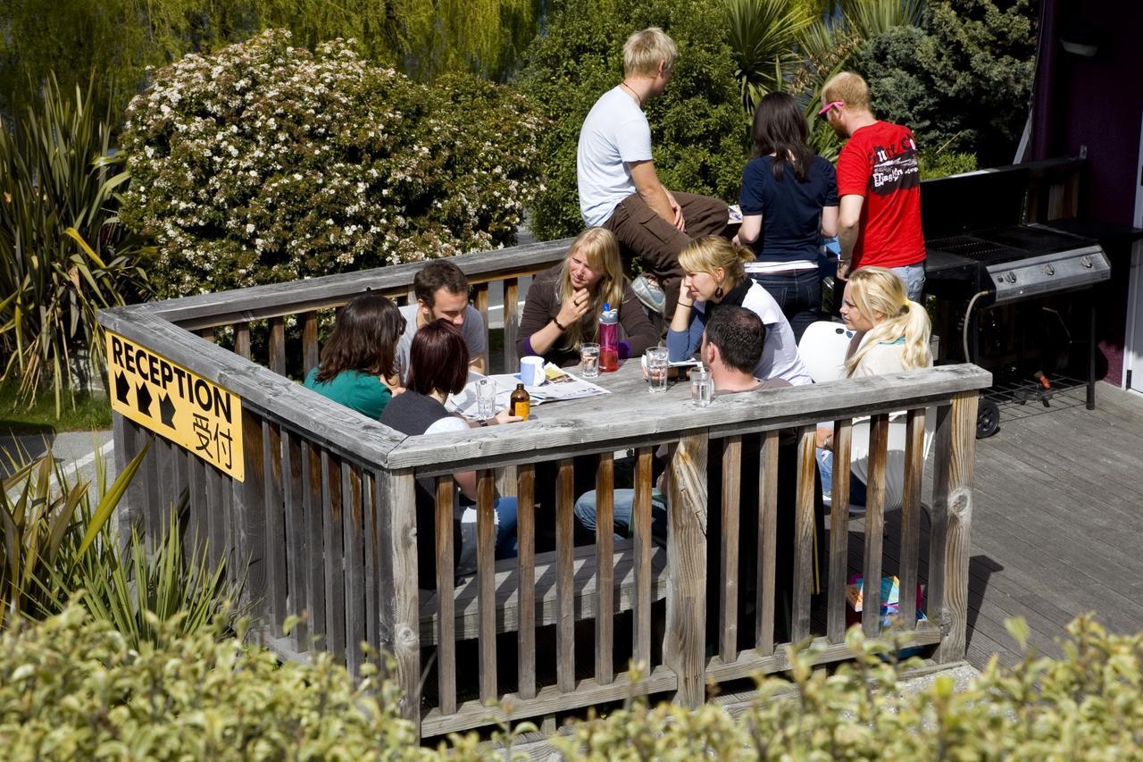 Bumbles Backpackers Hostel ควีนส์ทาวน์ ภายนอก รูปภาพ