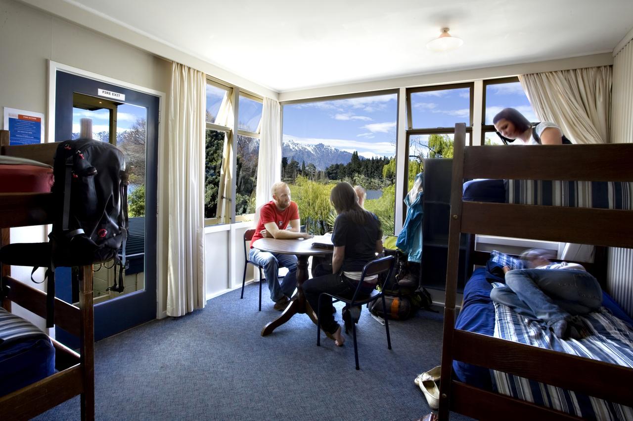 Bumbles Backpackers Hostel ควีนส์ทาวน์ ภายนอก รูปภาพ