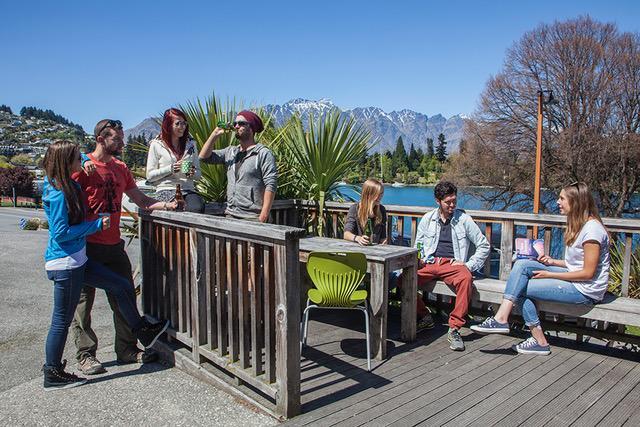 Bumbles Backpackers Hostel ควีนส์ทาวน์ ภายนอก รูปภาพ
